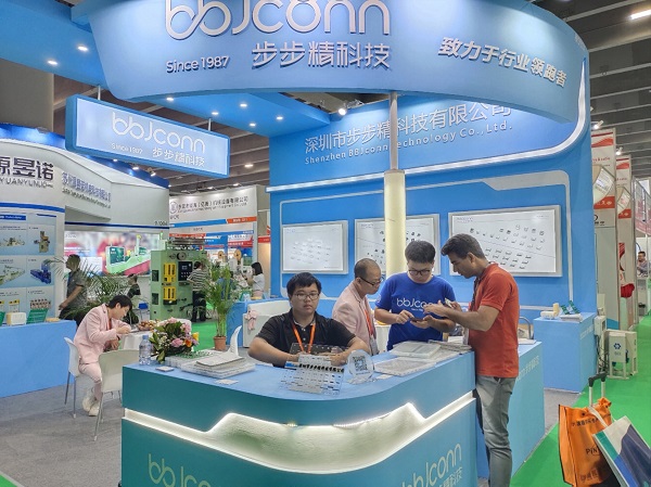 亞洲連接器及線束工業(yè)展會(huì)客戶接待5