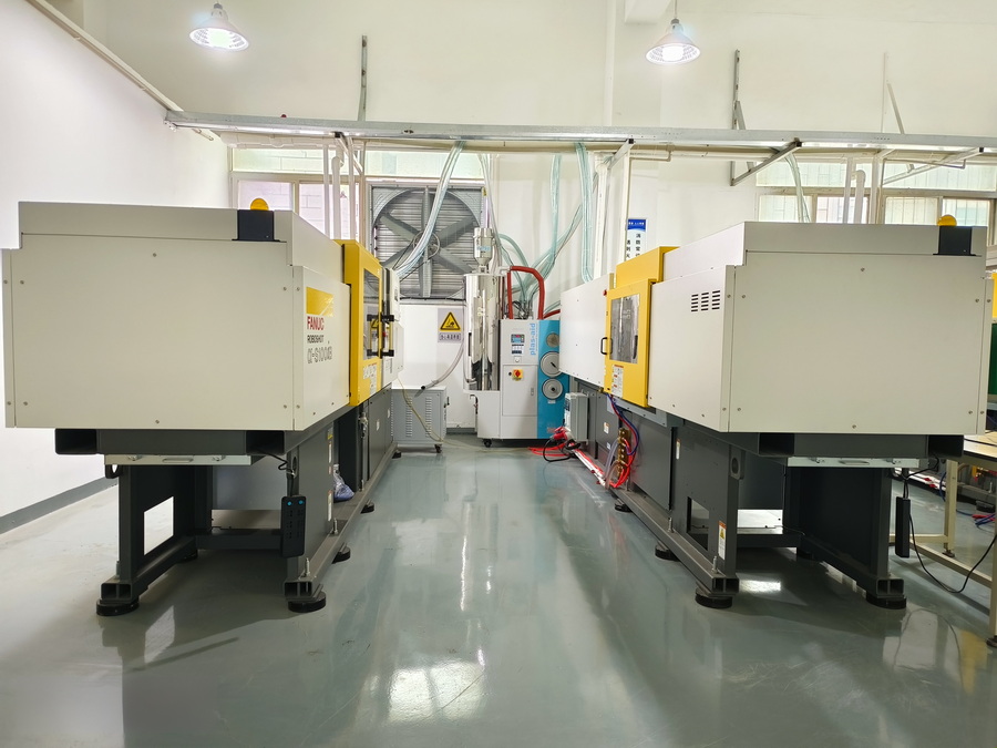 步步精注塑車間